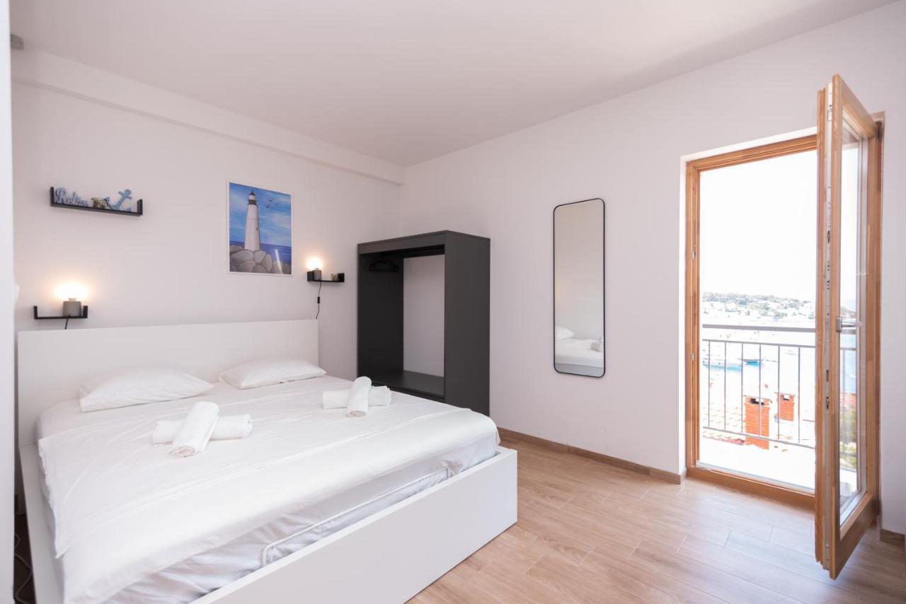 Brand New Apt W Balcony & Perfect Seaview At Center Hvar Town Kültér fotó