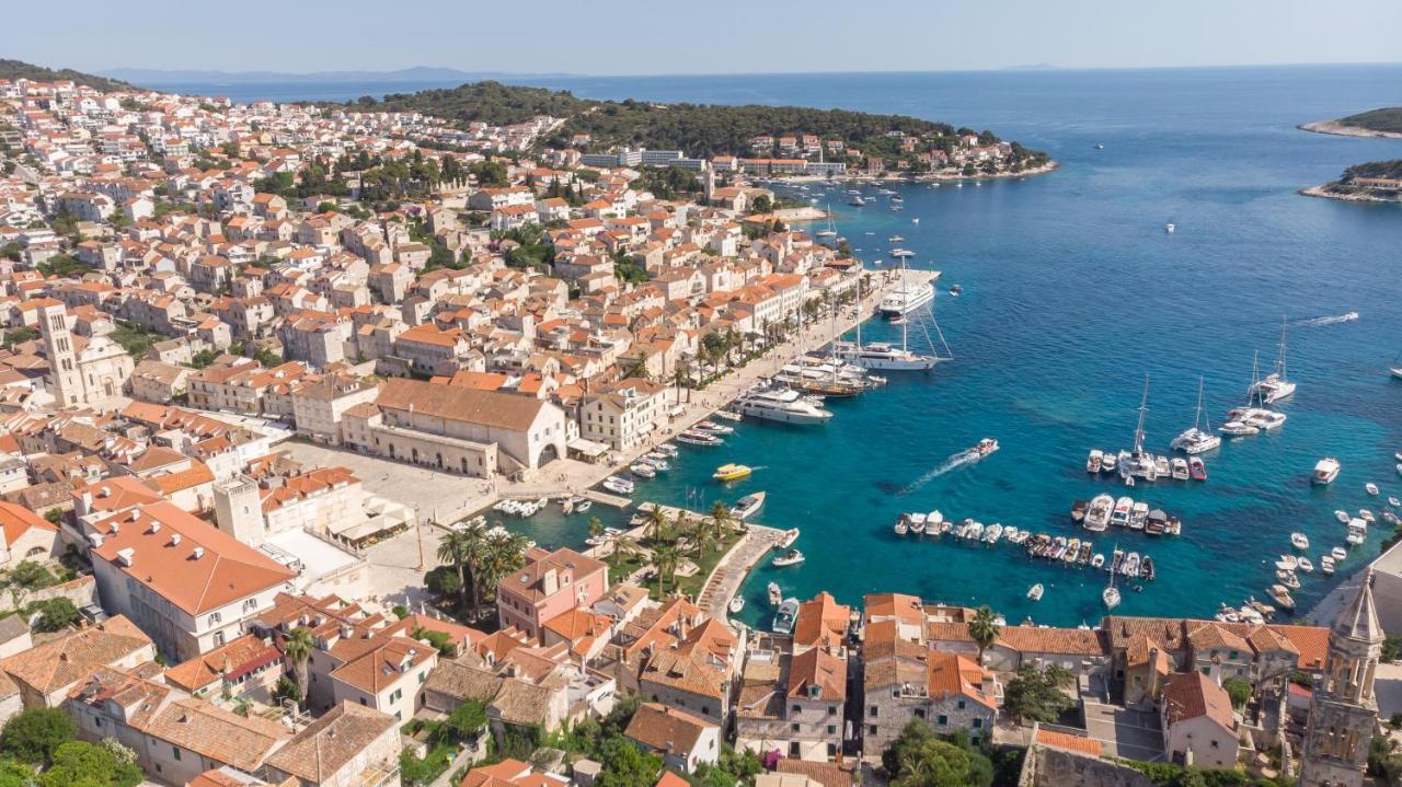 Brand New Apt W Balcony & Perfect Seaview At Center Hvar Town Kültér fotó
